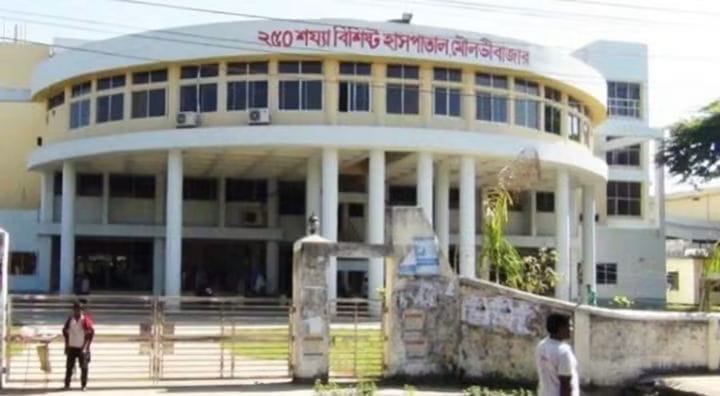 অচল চিকিৎসা সরঞ্জাম, অনুপস্থিতি ও প্রেষণে সেবা ব্যাহত মৌলভীবাজার ২৫০ শয্যা বিশিষ্ট জেনারেল হাসপাতালে চিকিৎসকসহ ১ম শ্রেণীর ৪৪ টি পদ শূন্য!